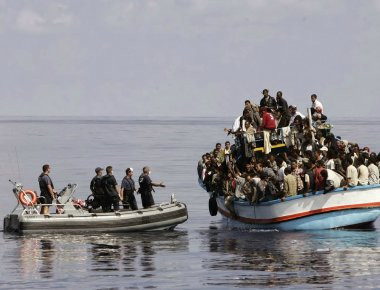 Σήμα κινδύνου από ξύλινο σκάφος με 120 πρόσφυγες και μετανάστες στην Κάρπαθο